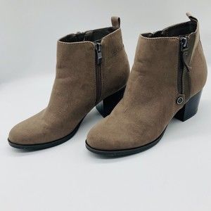Liz Claiborne Refined Comfort Sz 7M Suede Ankle Boots Zip Closure Block Heel Tan